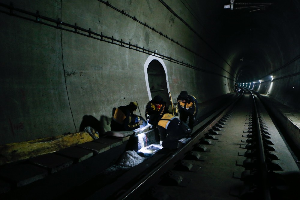 新田铁路运营隧道病害现状